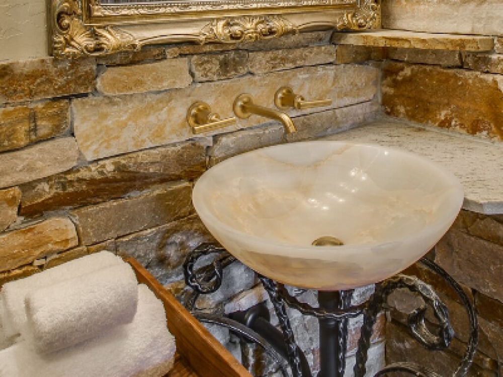 Storybook Riverside Inn - photo 25