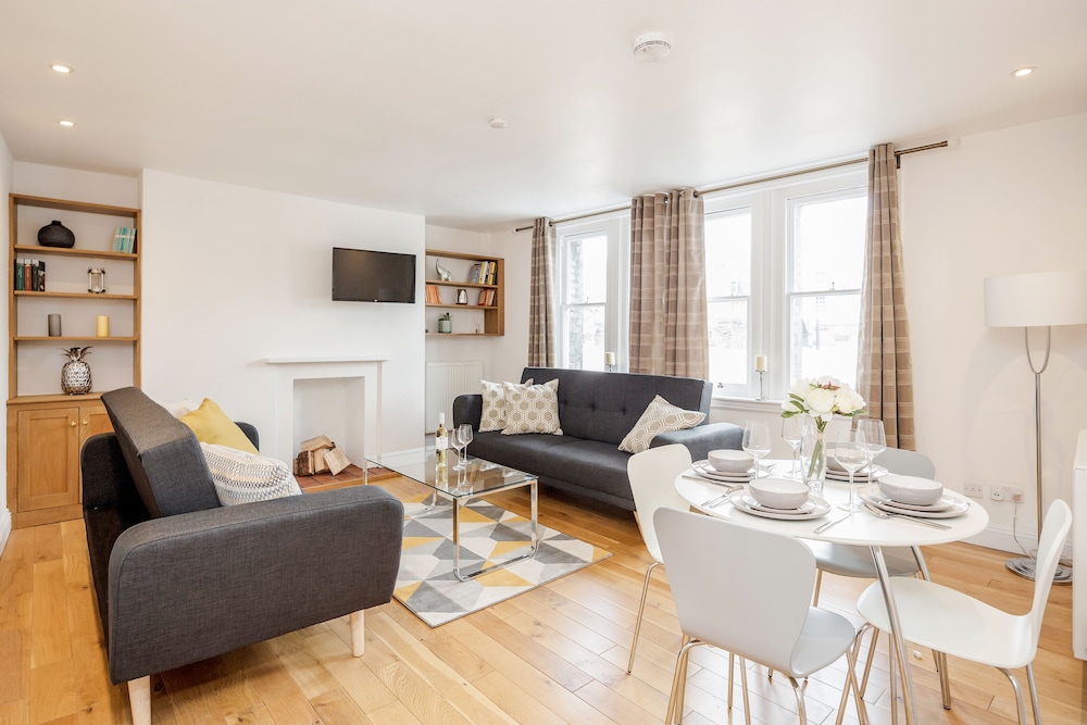 Great Mayfair Apartment Sleeps 6 — 4-Star Luxury Hotel in London, United Kingdom