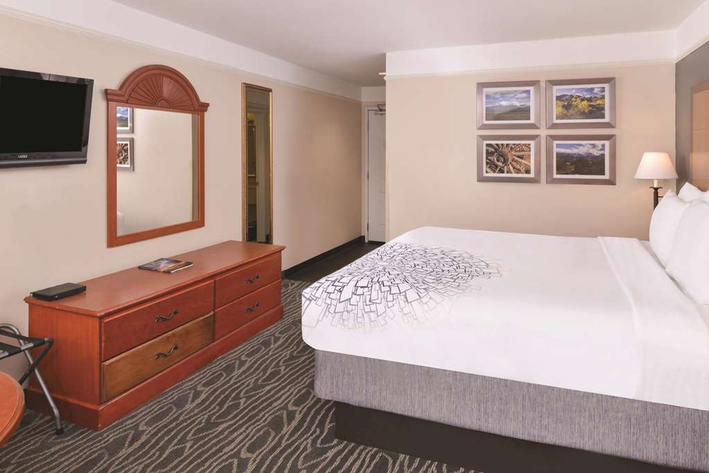 La Quinta Inn & Suites by Wyndham Ruidoso Downs - photo 20
