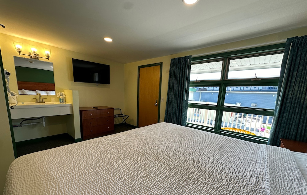 O'Sullivan's On The Lake Motel - photo 8