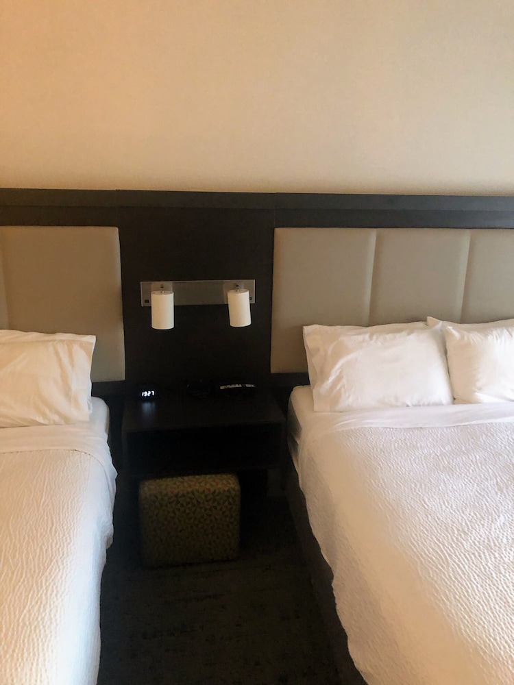 Holiday Inn Express & Suites Redding by IHG - photo 16