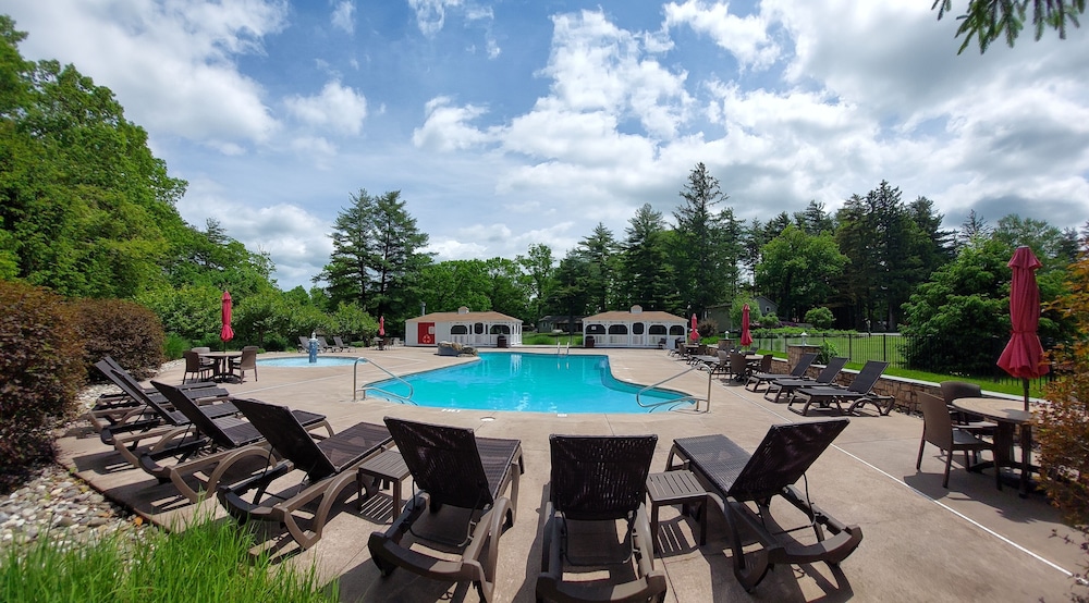 Woodfield Manor A Sundance Vacations Property - carbon neutral hotel in Mount Pocono