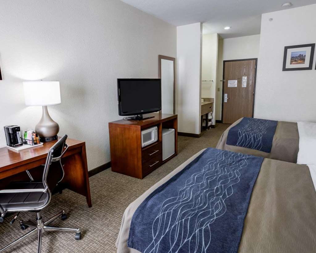 Comfort Inn Kearney Liberty - photo 9