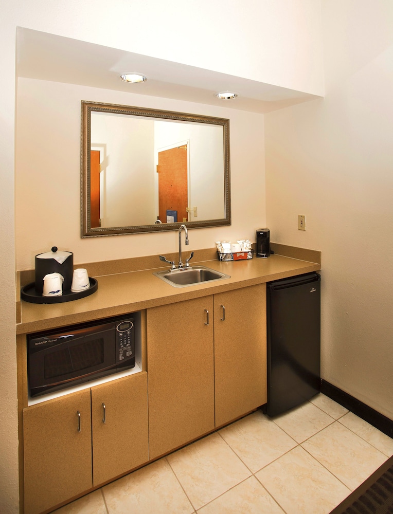 Hampton Inn & Suites Valdosta Conference Center - photo 61