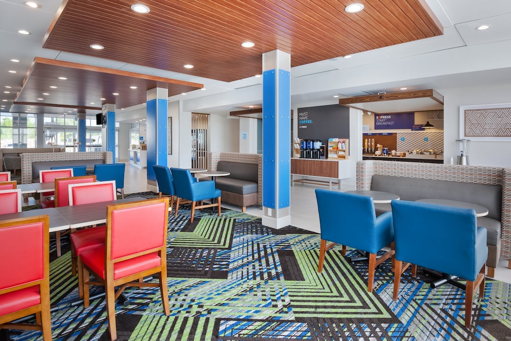 Holiday Inn Express & Suites Grand Rapids Airport South by IHG - photo 29