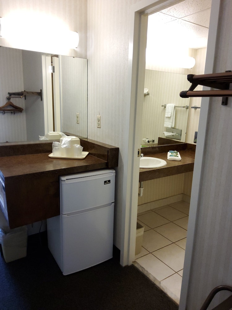 Klopfenstein Inn and Suites - photo 20
