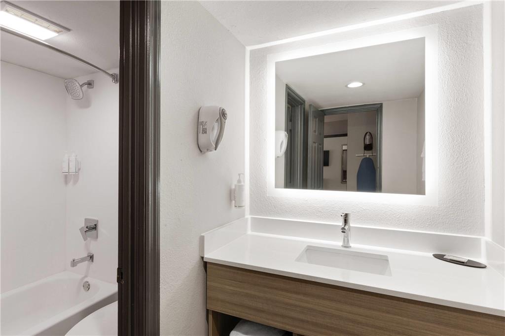 La Quinta Inn by Wyndham Nashville South - photo 36