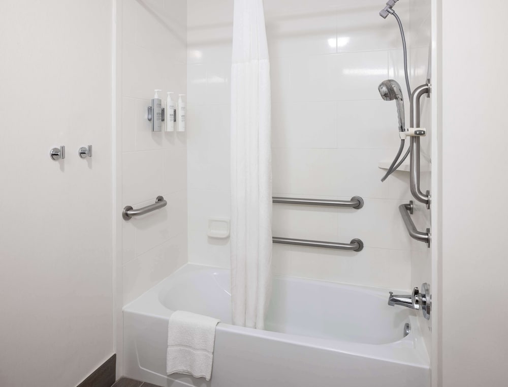 Hampton Inn Minneapolis NW Maple Grove - photo 17