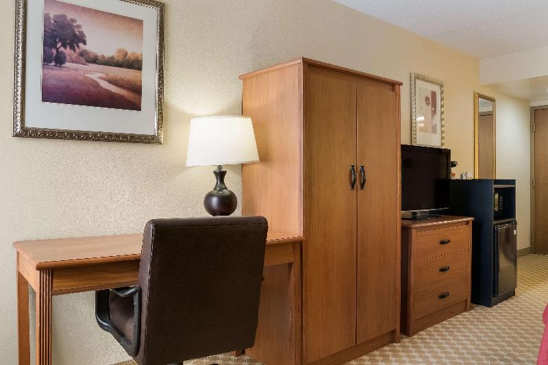 Quality Inn & Suites - photo 36