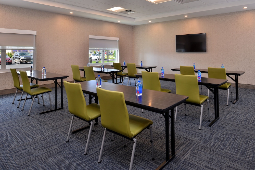 Holiday Inn Express & Suites Alachua Gainesville Area by IHG - photo 71