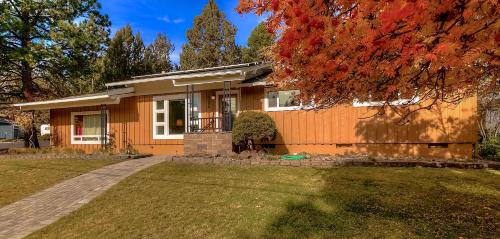 West Hills HideAway - carbon neutral hotel in Bend