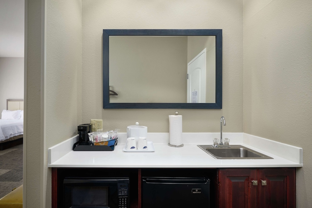 Hampton Inn & Suites Rogers - photo 20