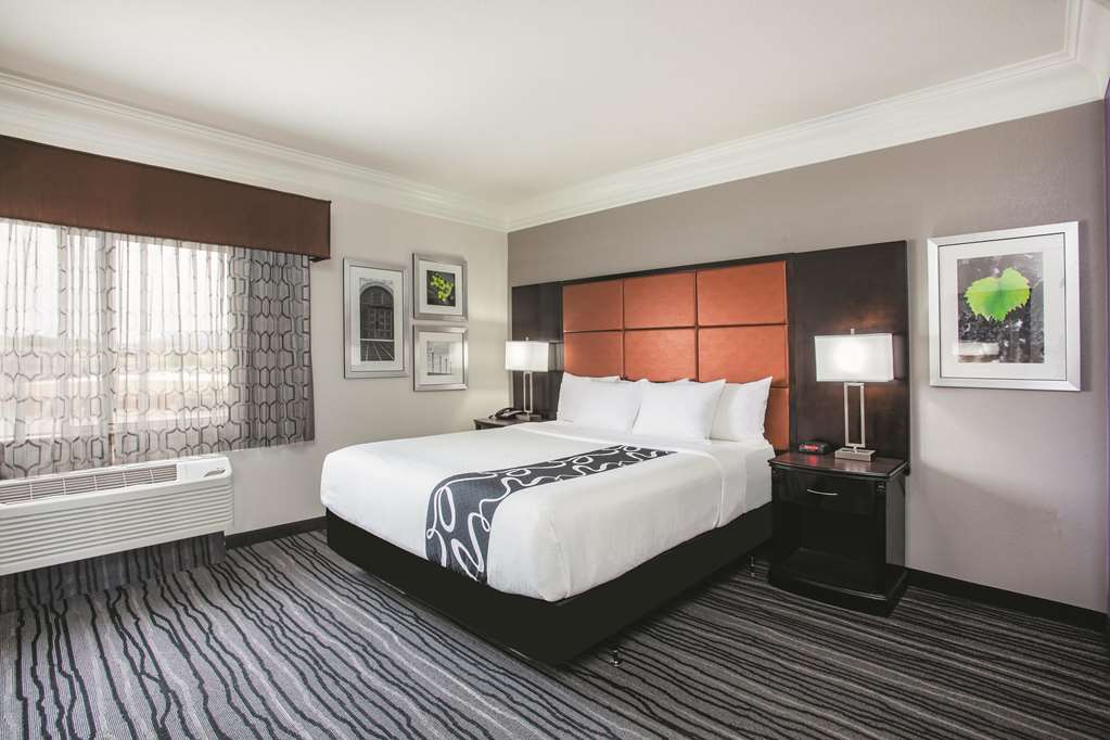La Quinta Inn & Suites by Wyndham Dublin Pleasanton - photo 15