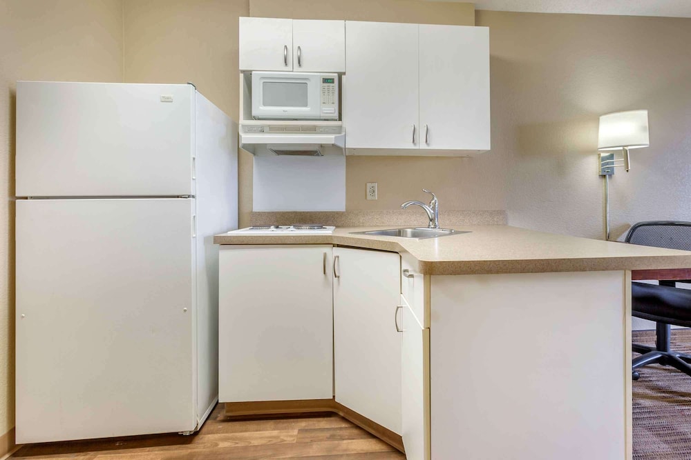 Extended Stay America Select Suites Phoenix Deer Valley - photo 12