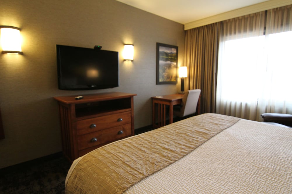 Casper C'mon Inn Hotel & Suites - photo 6