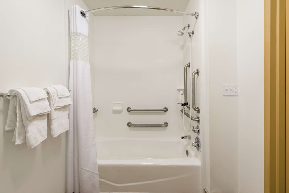 Hampton Inn Corydon - photo 32