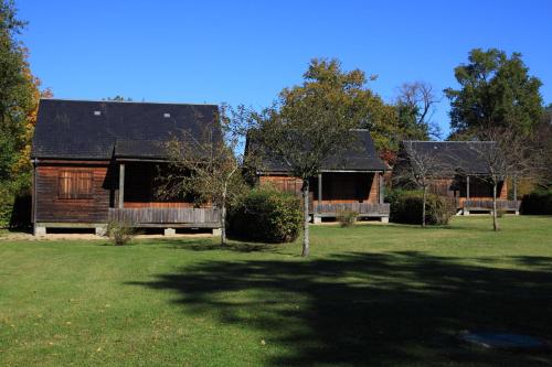 Les Chalets De Mur De Sologne — hotel in Mur-De-Sologne