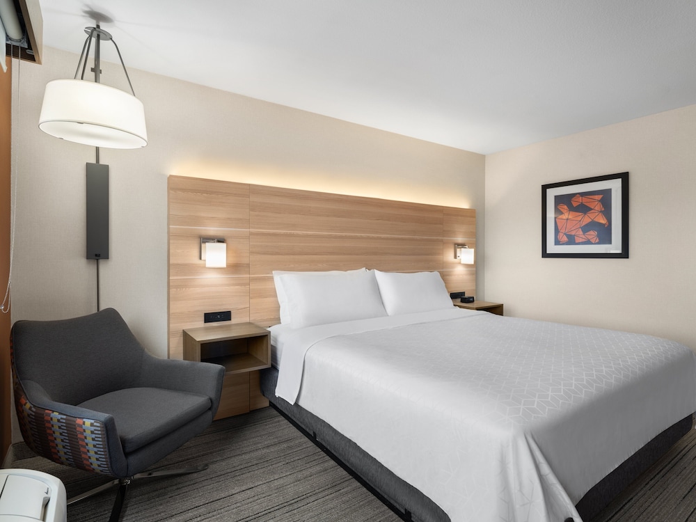 Holiday Inn Express Ft Bragg by IHG - photo 13