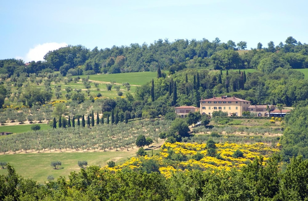 Relais Palazzo Di Luglio — 4-Star Luxury Hotel in Sansepolcro, Italy