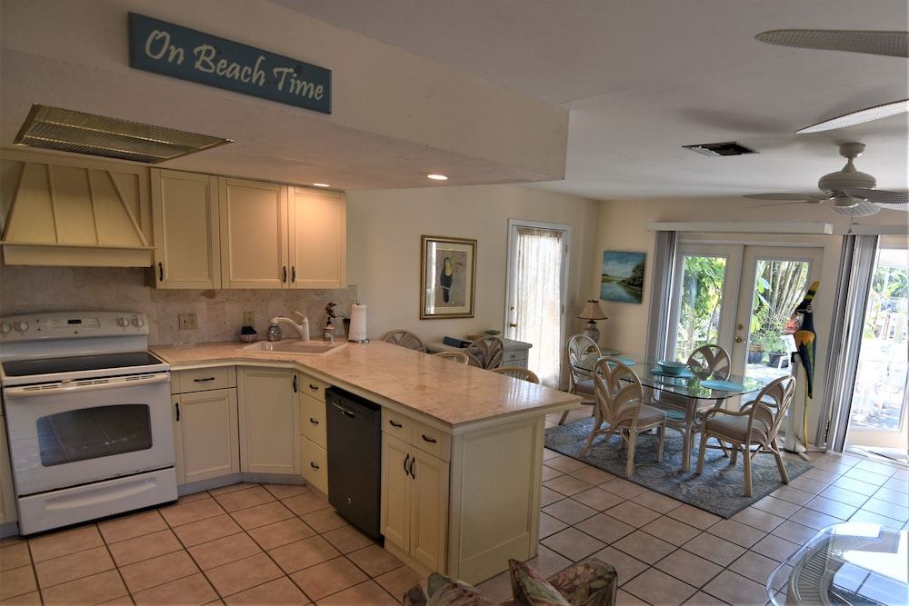 Oasis at John's Pass Madeira Beach - photo 21