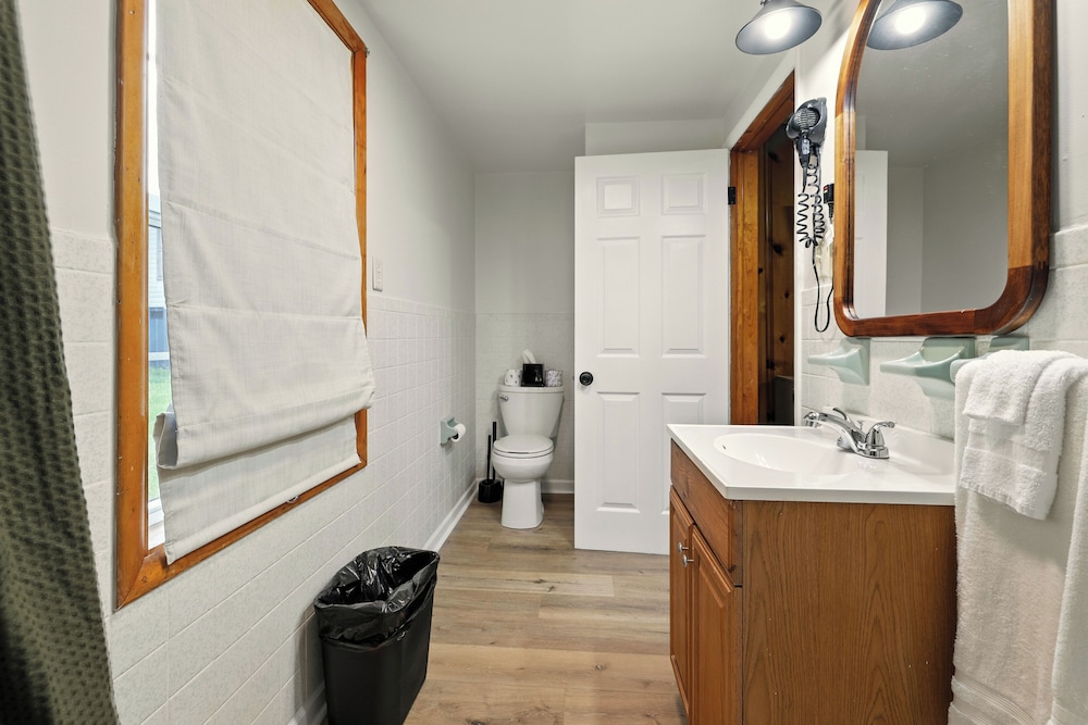 Hillside Motel LLC - photo 116