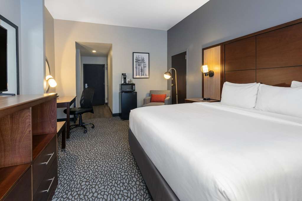 Wingate by Wyndham DFW North Irving - photo 35