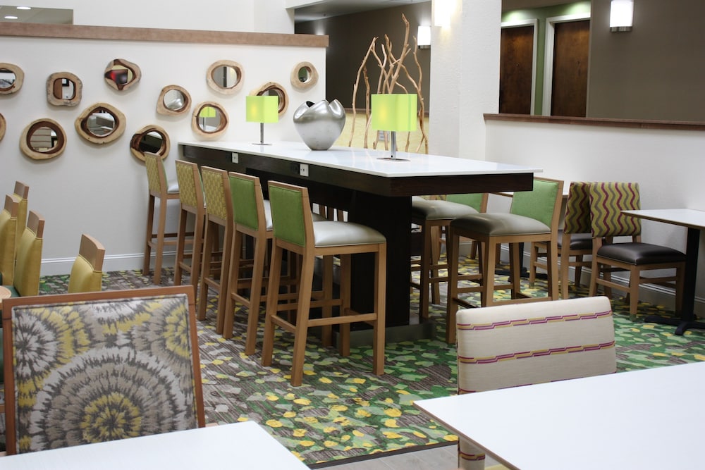 Hampton Inn Cartersville - photo 24