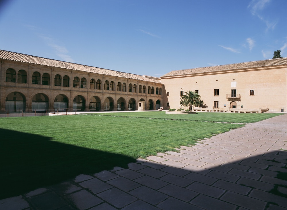 Hospederia Monasterio De Rueda — Sastago