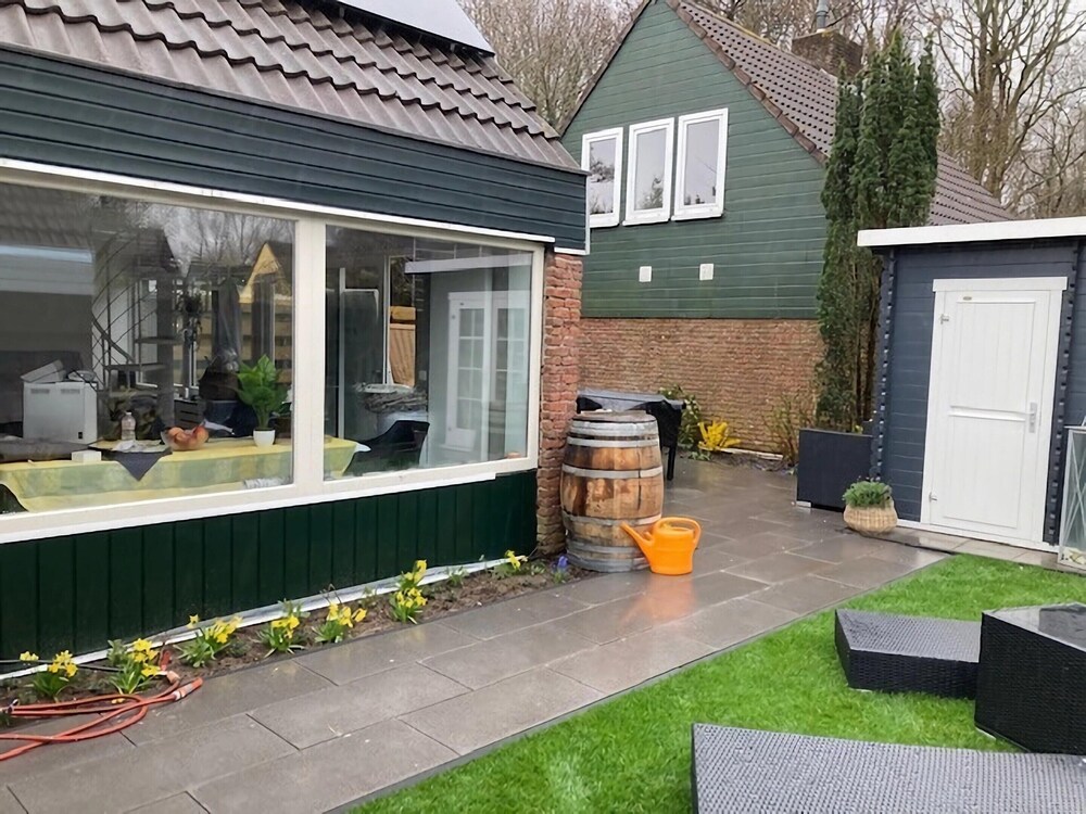 Holiday Home Noordwijkerhout by Beach — 4-Star Luxury Hotel in Noordwijkerhout, Netherlands