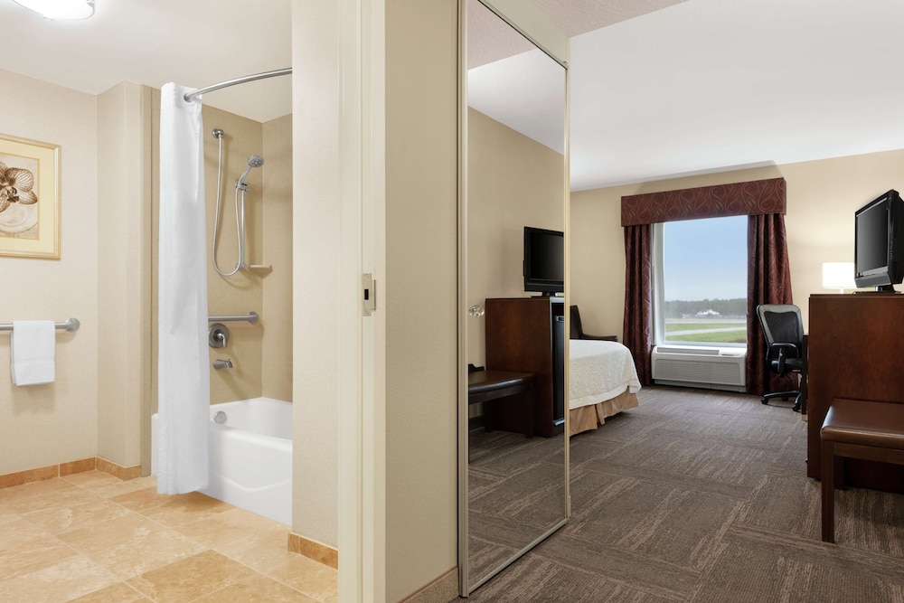 Hampton Inn & Suites Brunswick - photo 21
