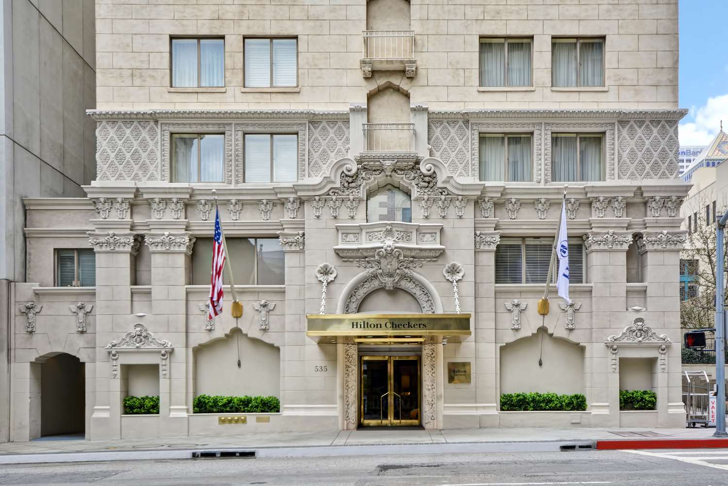 Hilton Checkers Los Angeles - carbon neutral hotel in Los Angeles
