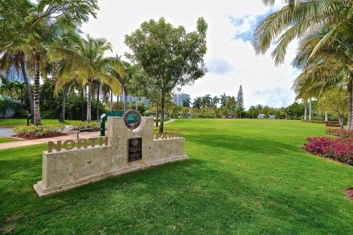Villa Loggia Oasis Luxurious 6BD 7BA with Resort Style Pool - photo 17