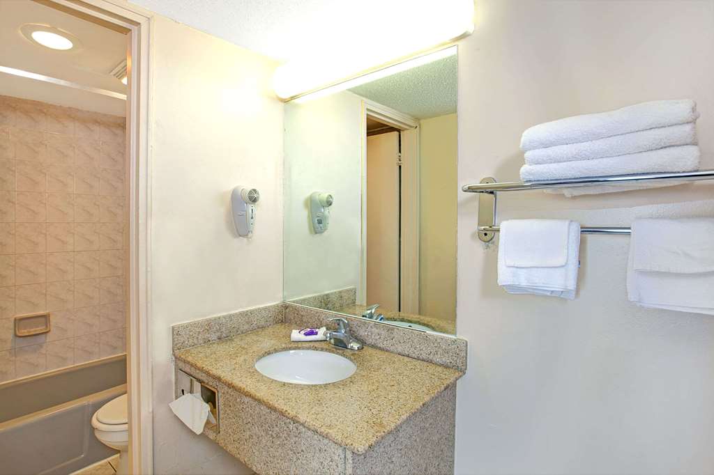 Knights Inn South Hackensack - photo 10