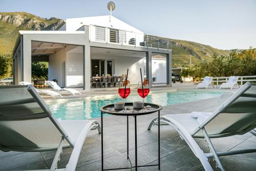 Luxury Villa la Perla Castellammare Del Golfo with Pool Garden And Parking — 4-Star Luxury Hotel in Castellammare Del Golfo, Italy