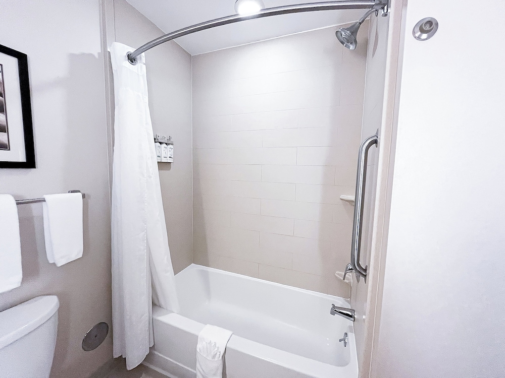 Holiday Inn Express & Suites Morton Peoria Area by IHG - photo 32