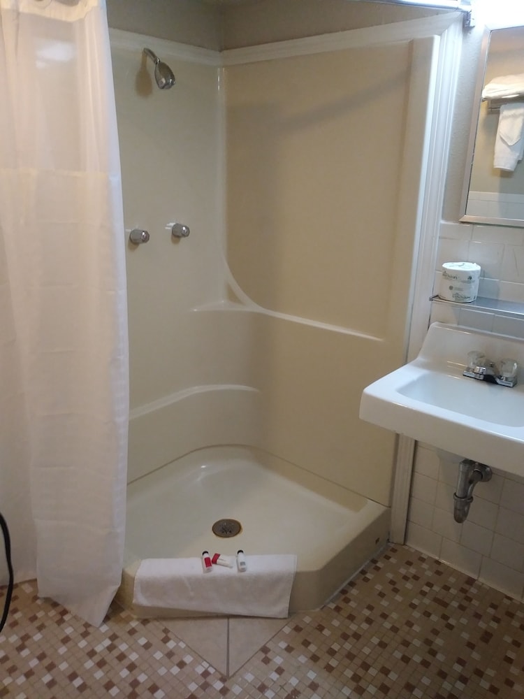 Days Inn by Wyndham Hot Springs - photo 15