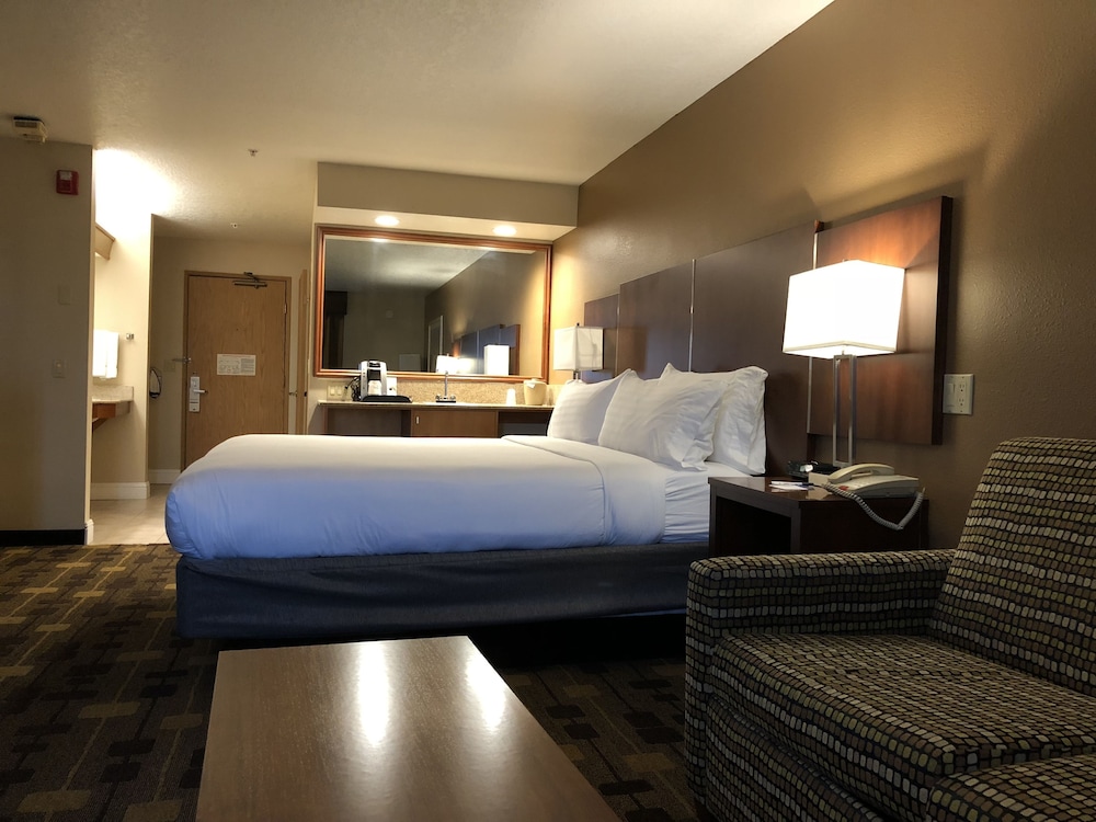 Holiday Inn Express Hotel & Suites Corning an IHG Hotel - photo 5