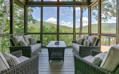 Field of Stars Custom finishes gorgeous lake views games more in Jasper, United States