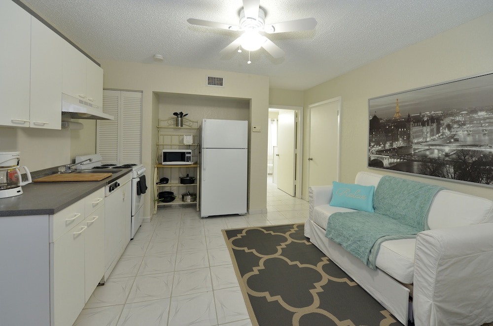 Hollywood by the Sea Hotel - photo 35