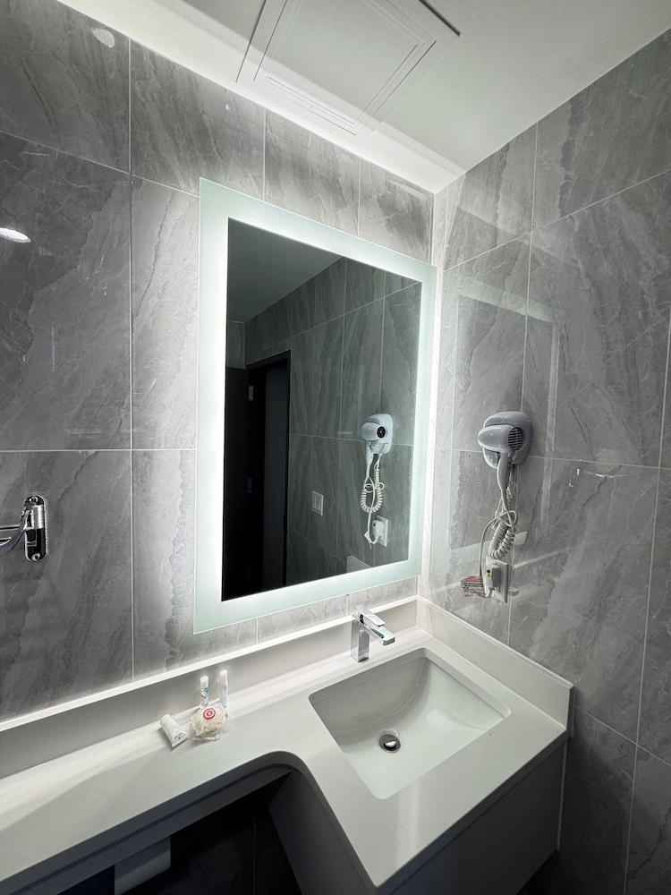 Capital Hotel - photo 7