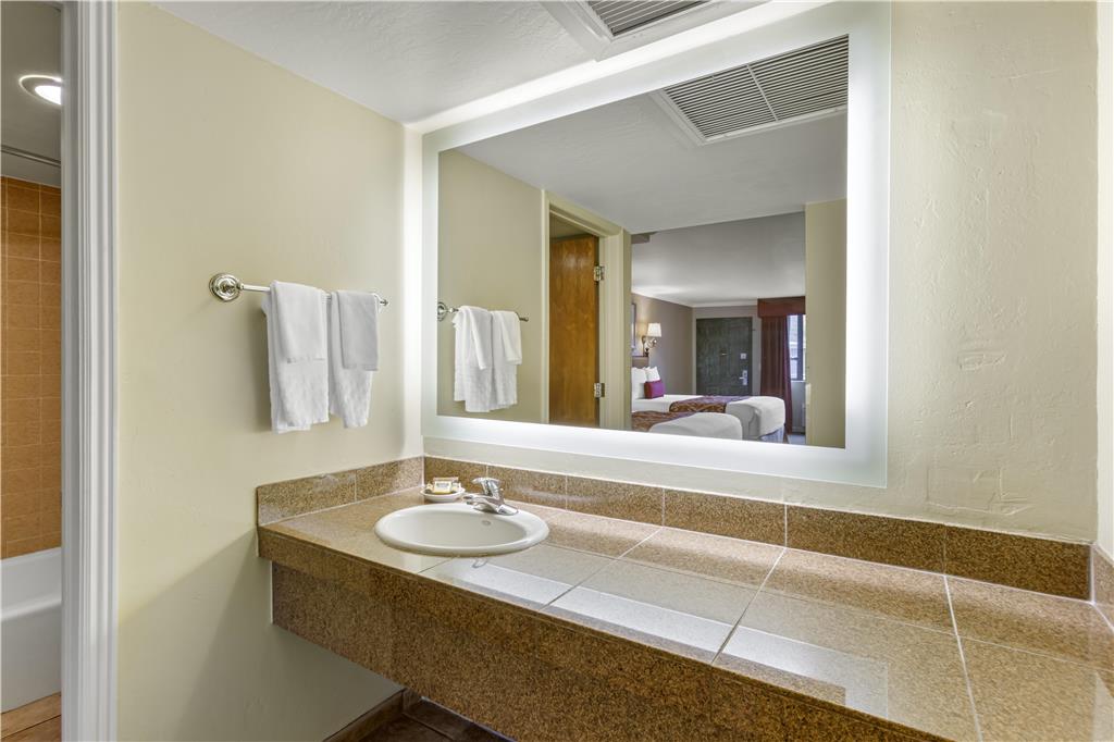Best Western Plus Arroyo Roble Hotel & Creekside Villas - photo 48