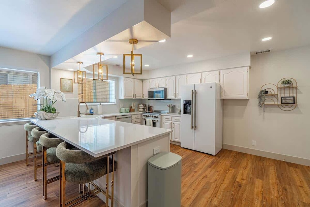 The Deco Retreat UNR Pet Friendly in Reno, United States