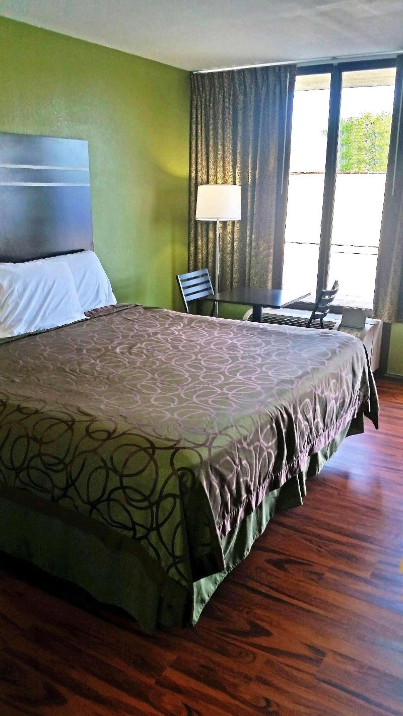 Americas Best Value Inn Airport South - photo 28