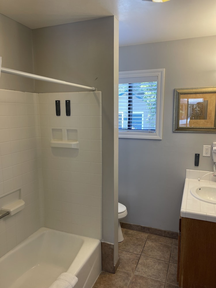 Sea Breeze Inn And Cottages - photo 60