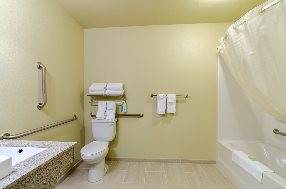 Cobblestone Inn & Suites Ambridge - photo 30