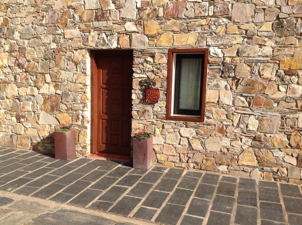 Los Trobos - last minute hotel in Vega De Espinareda