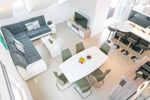 TopDeck Exclusive Apartment