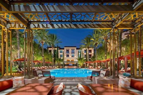 3 Bedrooms Apt with Pool GYM — 4-Star Luxury Hotel in Irvine, United States