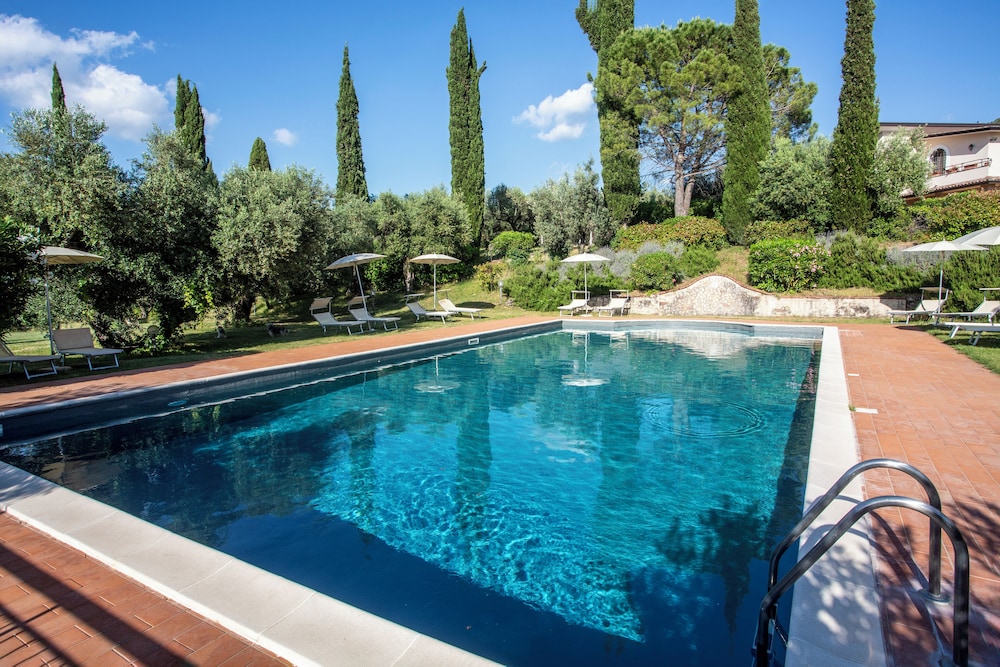 Azienda Agricola Il Bagolaro — 4-Star Luxury Hotel in Nerola, Italy
