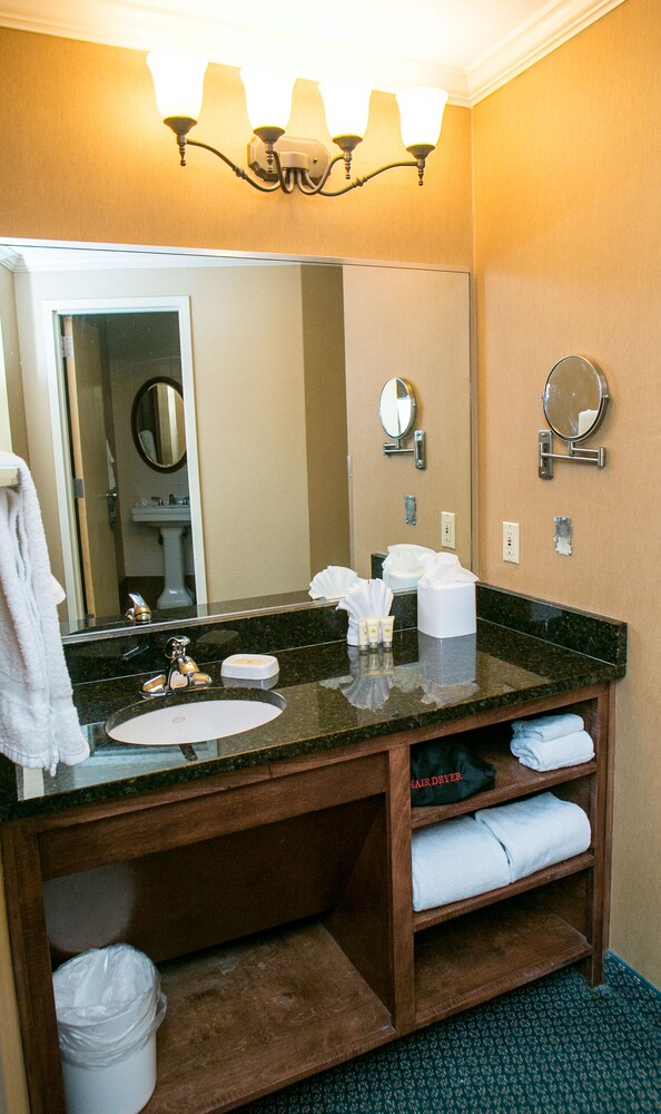 The University of Georgia Center for Continuing Education & Hotel - photo 43